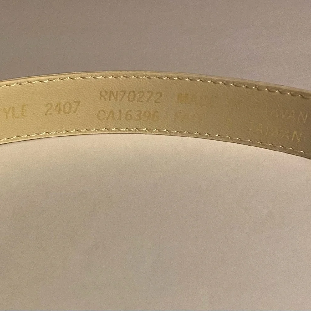 Liz Claiborne belt, Full grain Semi Aniline, Leather, Sz M,Closet staple,Neutral